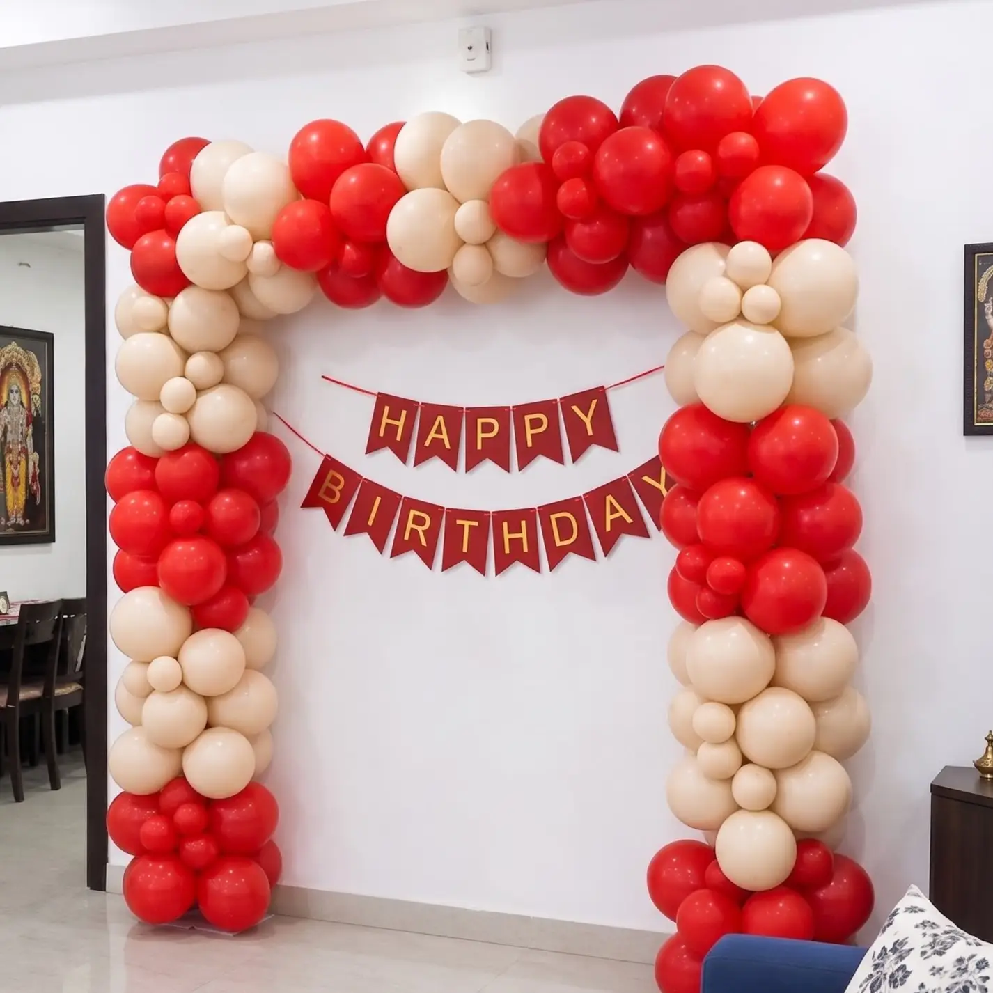 Elegant Red Birthday Balloon Decor — photo 2