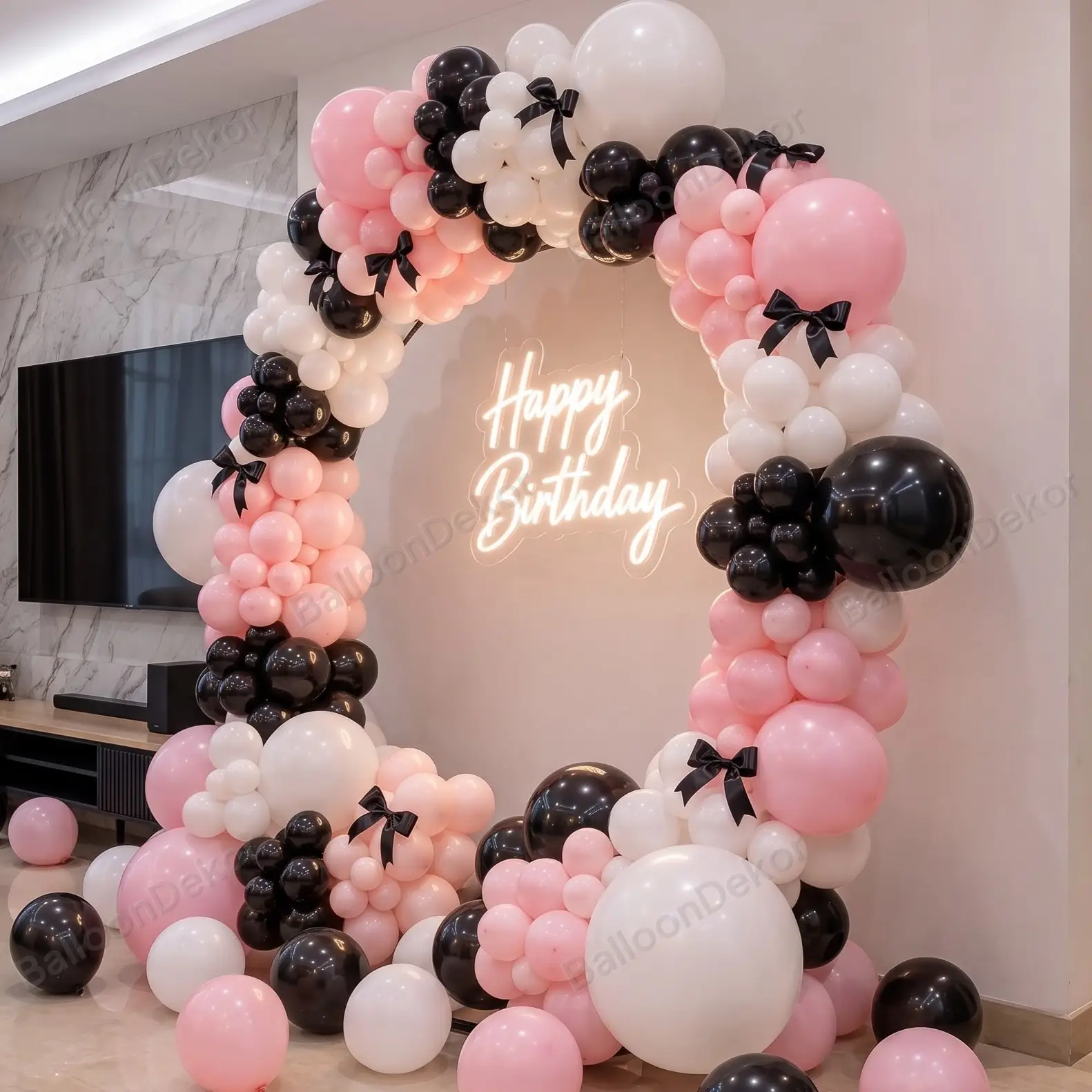 Sweet Pink and White Balloon Ring Decoration — thumbnail 2