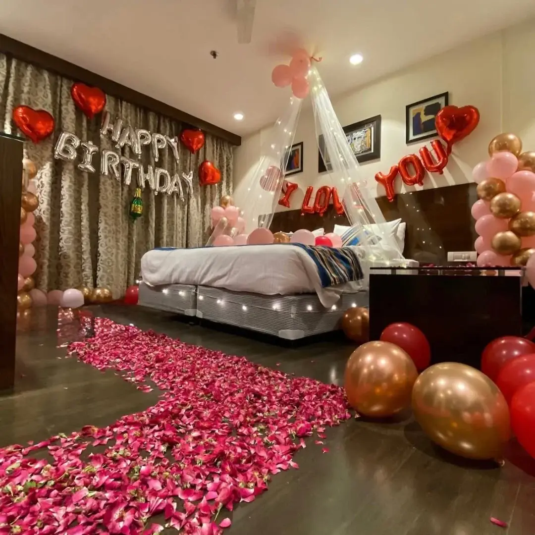 Romantic Cabana Decoration with Flowers and Balloons