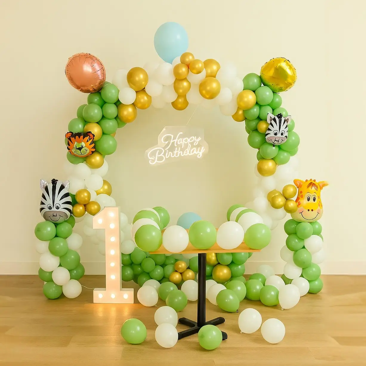 Jungle theme balloon decoration 