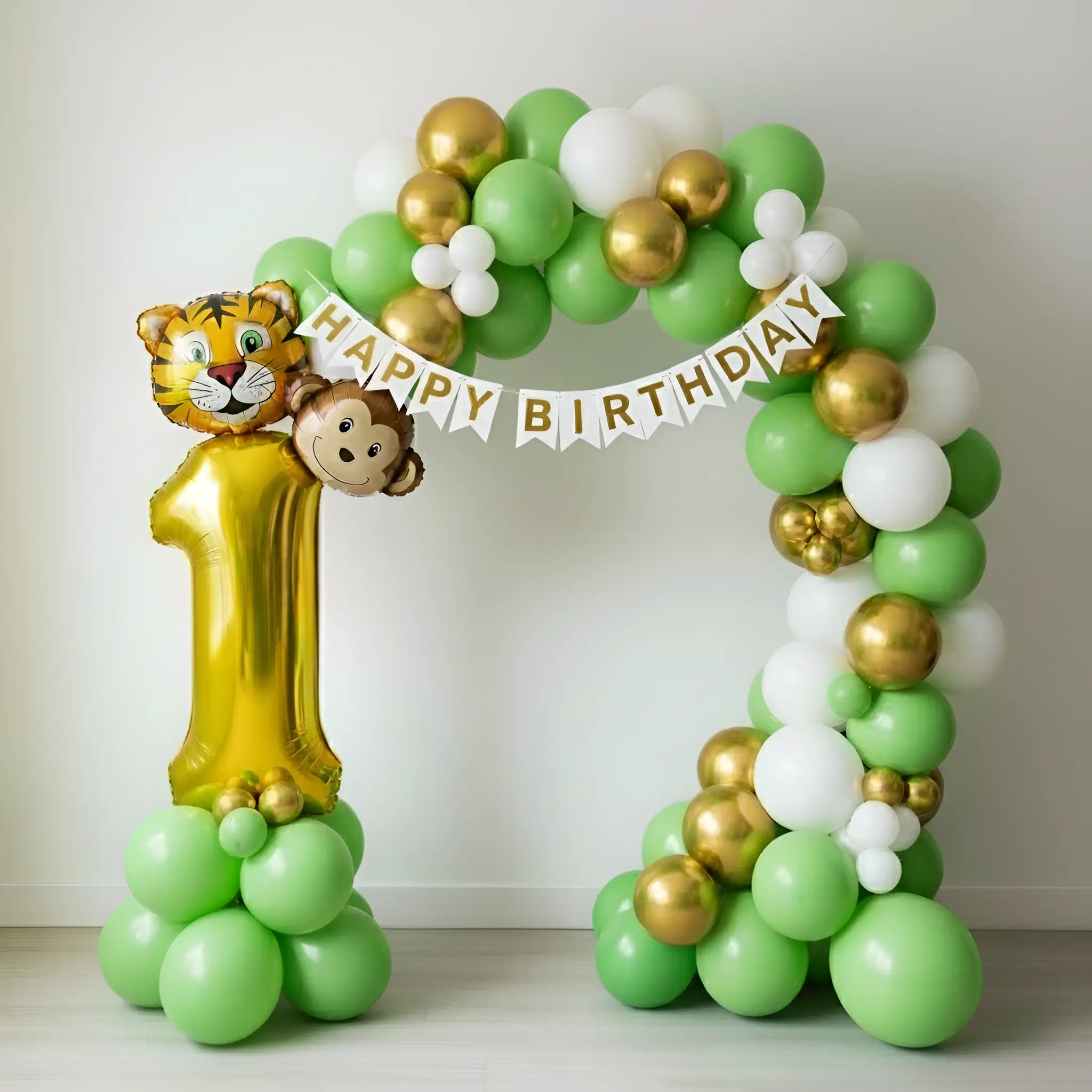 Simple Jungle Theme Birthday Setup