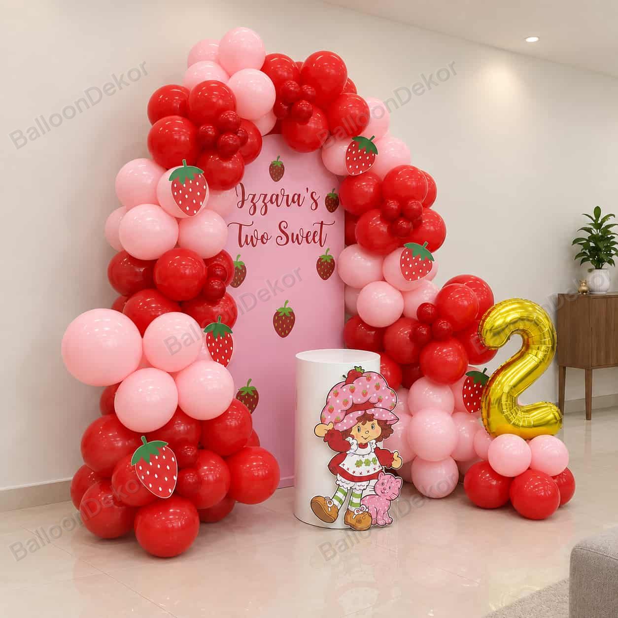 Strawberry Shortcake Themed Birthday Decoration — photo 2