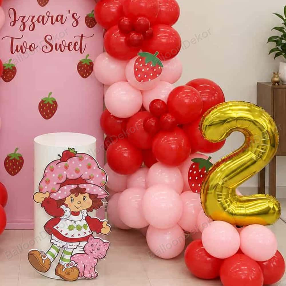 Strawberry Shortcake Themed Birthday Decoration — photo 3