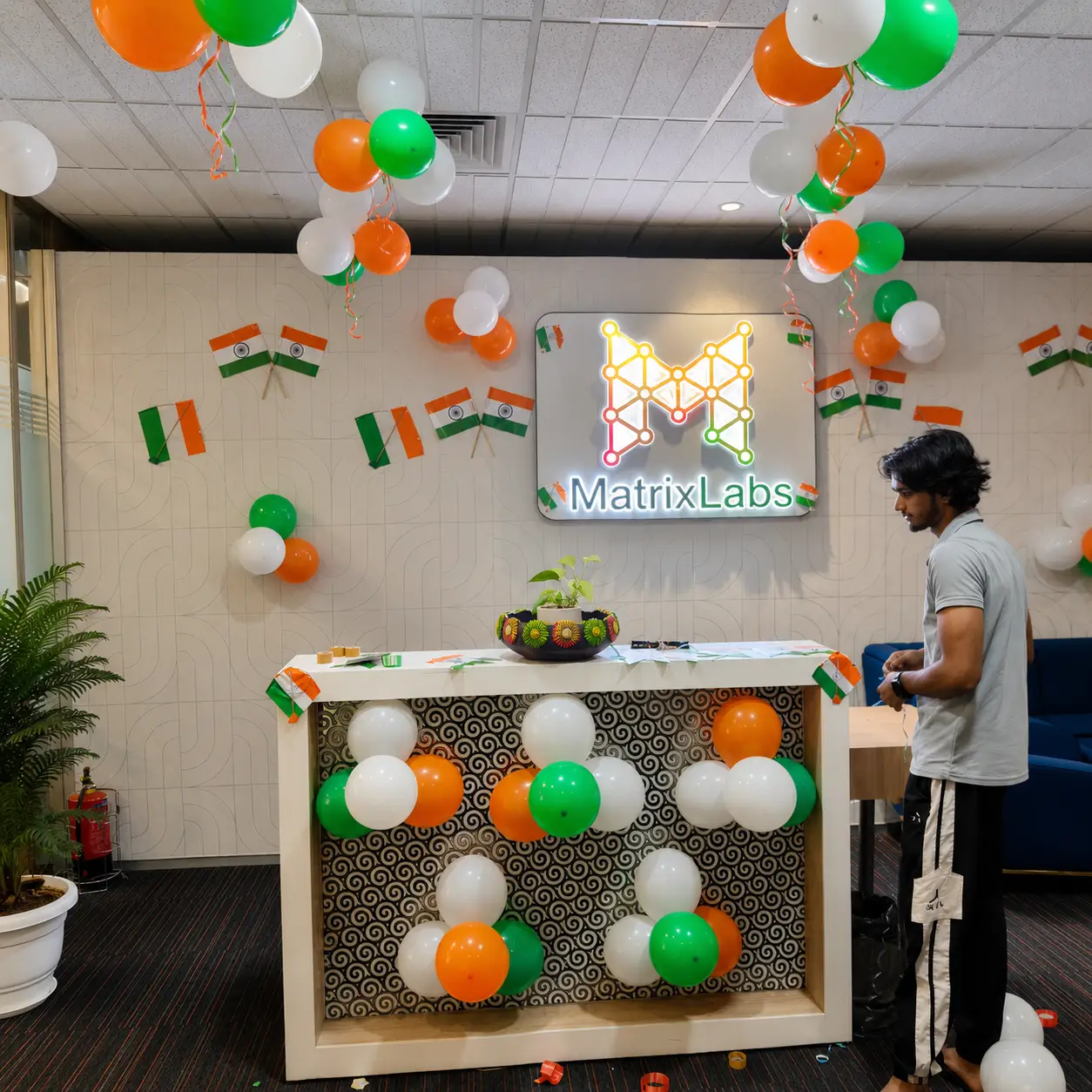 Corporate Independence Day Balloon Decoration — thumbnail 2