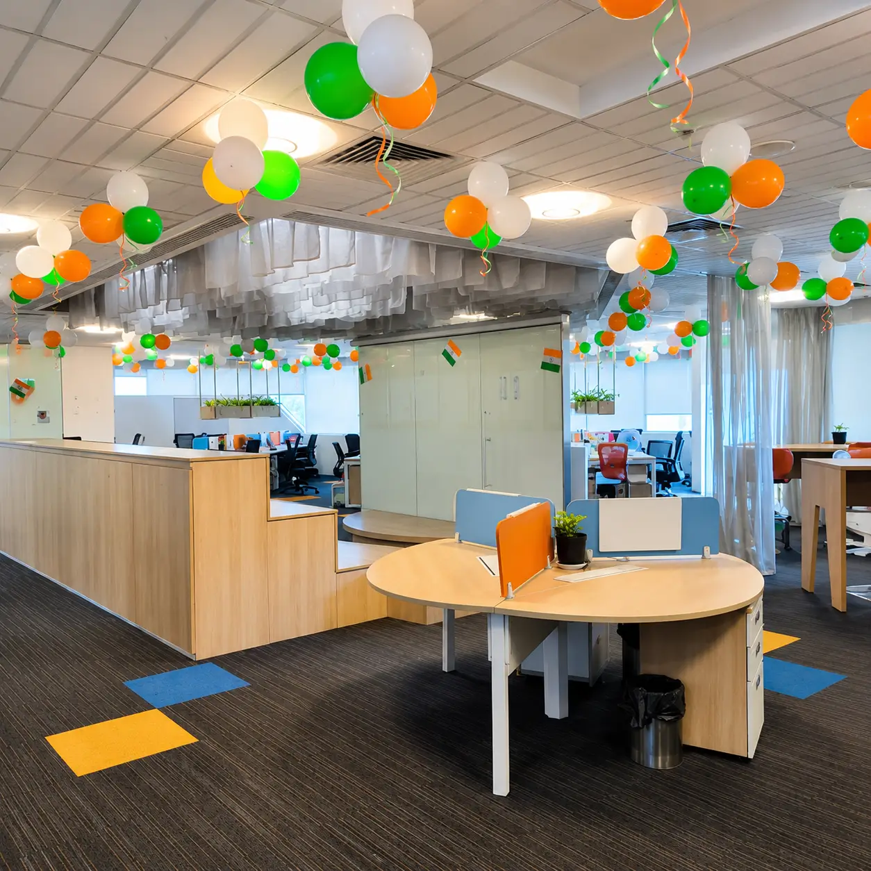 Corporate Independence Day Balloon Decoration — thumbnail 3