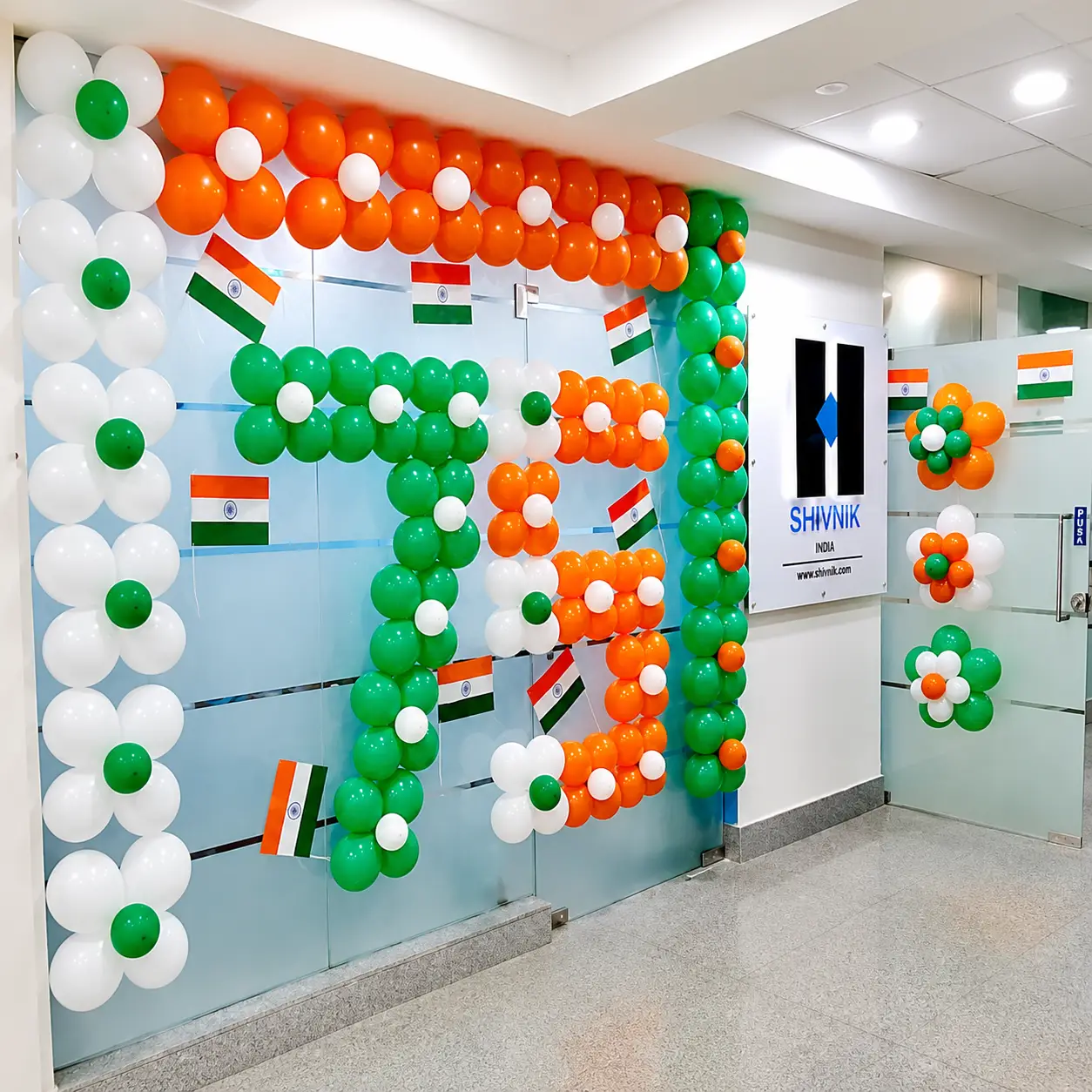 Exclusive Independence Day Office Decor — thumbnail 4