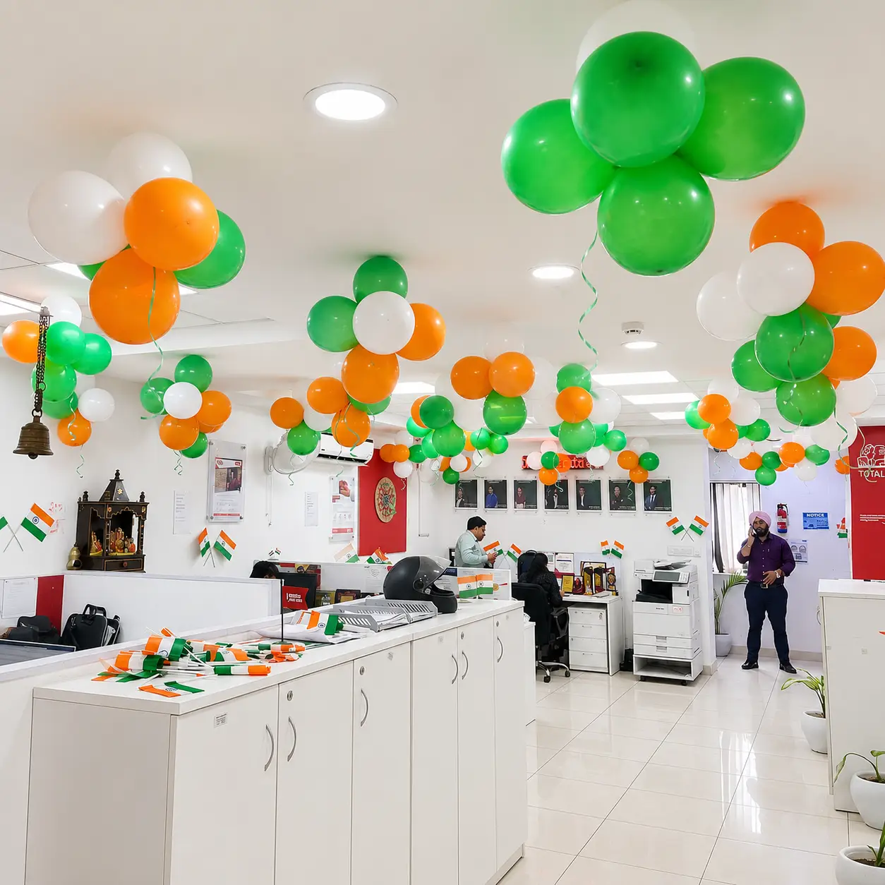 Office Tricolor Balloon Decoration — Independence Day Decoration Service in India