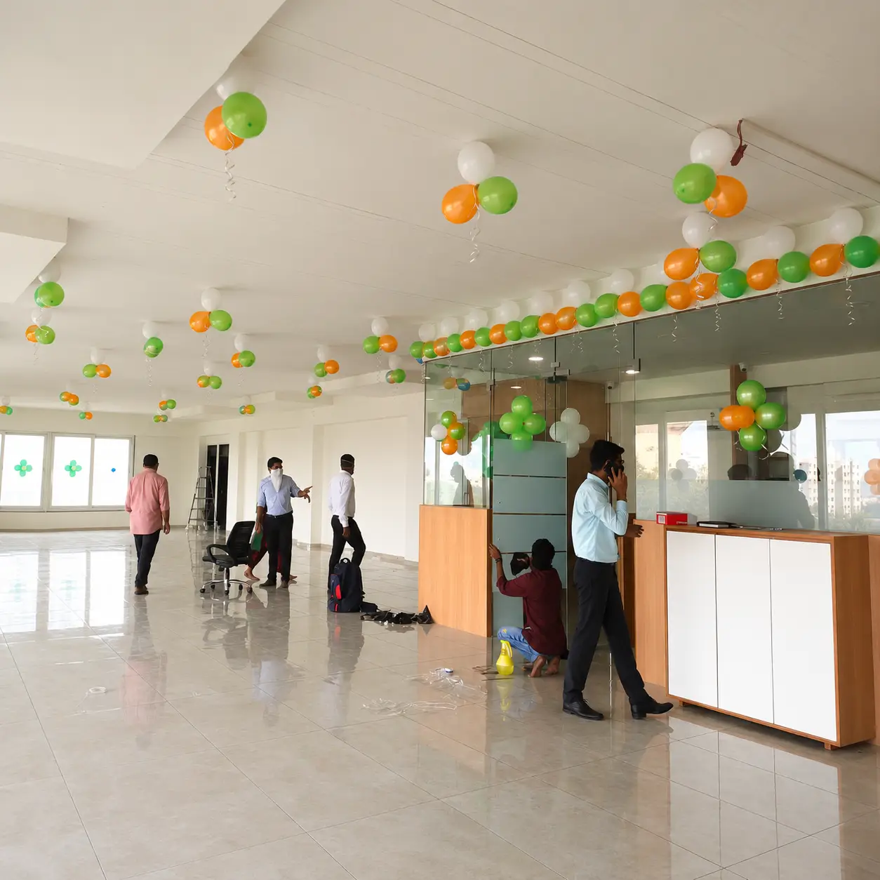 Tricolor Office Decoration — thumbnail 2