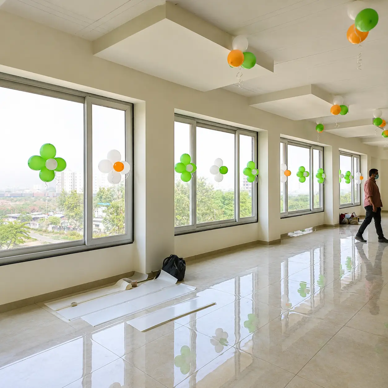Tricolor Office Decoration — thumbnail 3