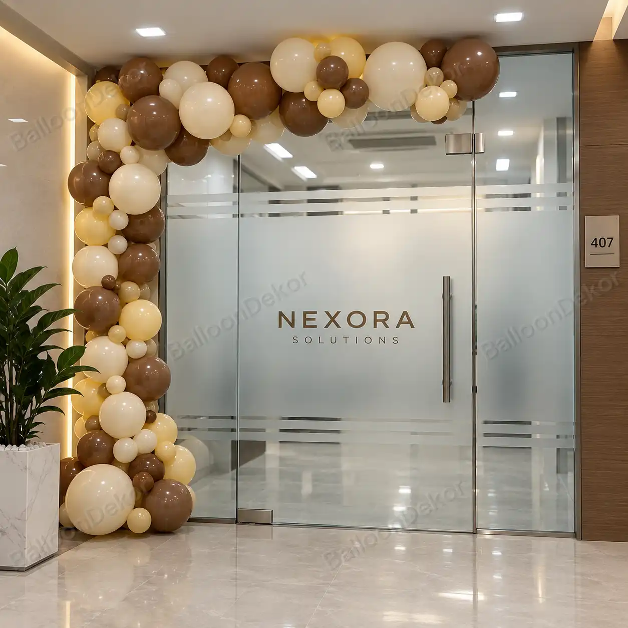 Elegant Office Reception Decor with Balloons — photo 2