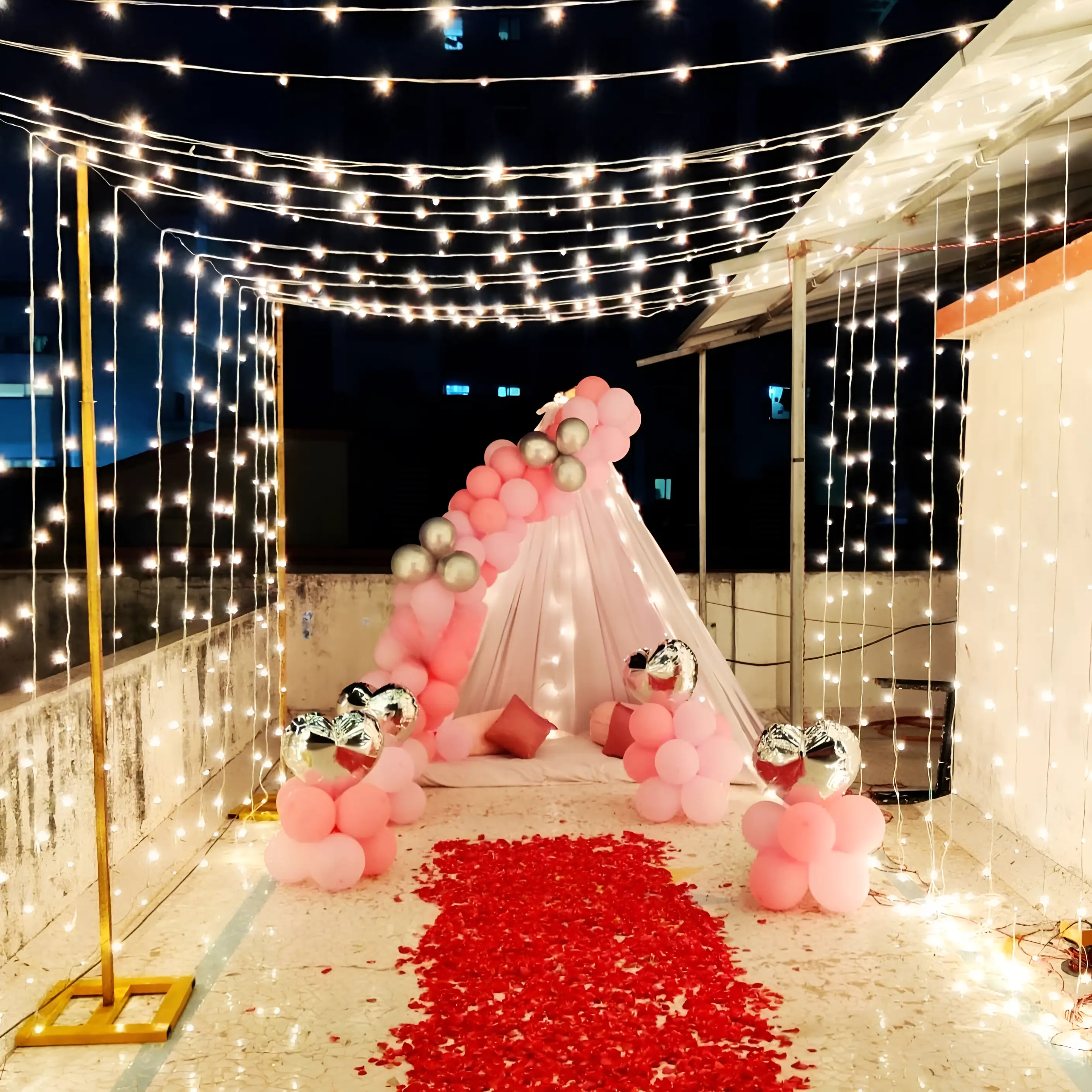 Cozy Rooftop Decoration