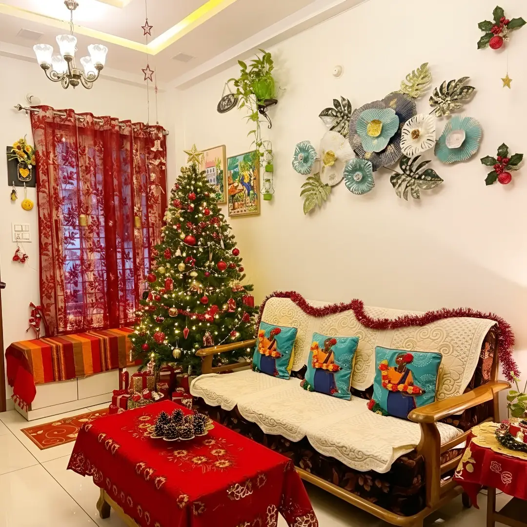 Twinkling Ornament Tree Decor