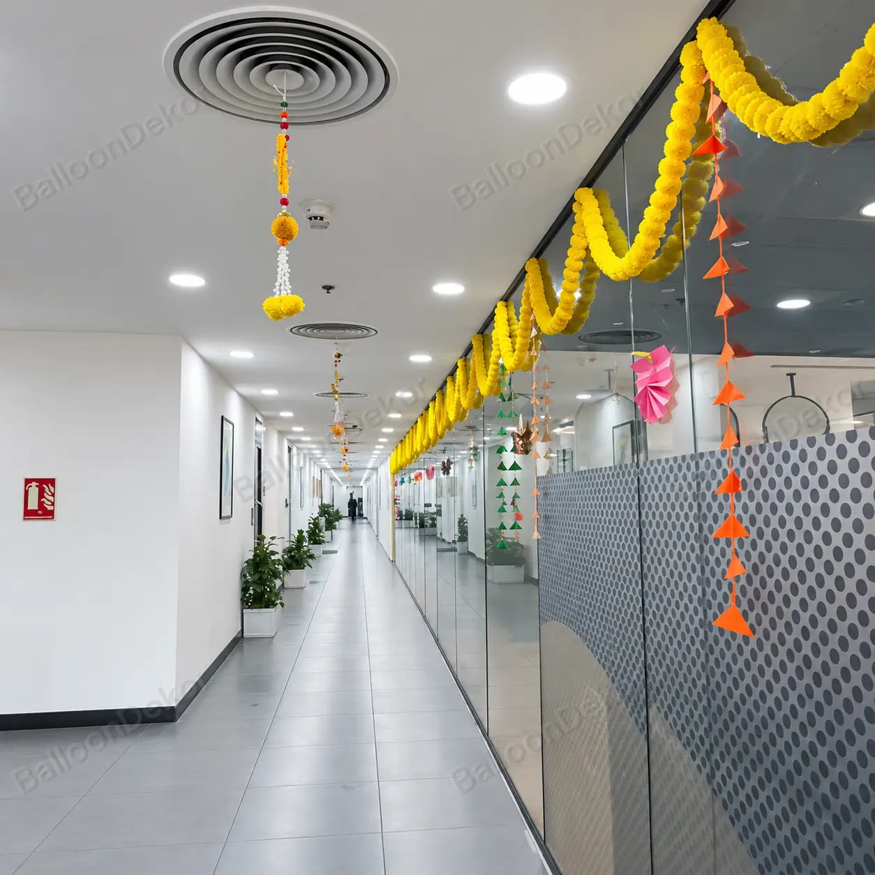 Simple Office Lobby Decoration — thumbnail 3