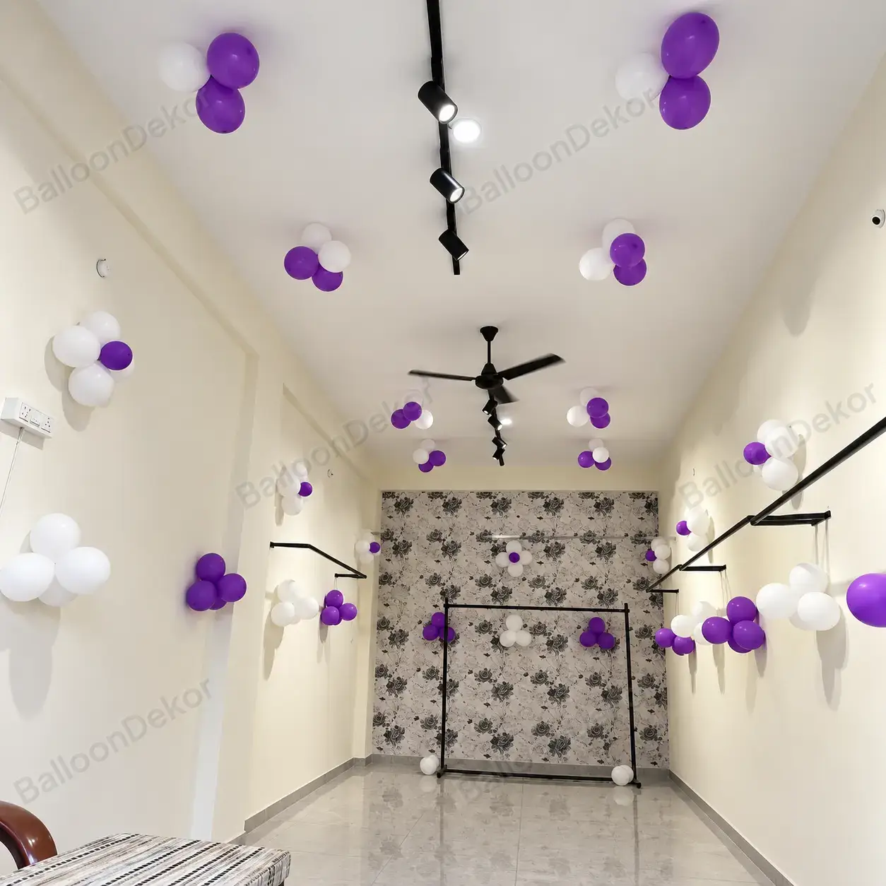 Balloon Decoration for Shop Entrance — thumbnail 3