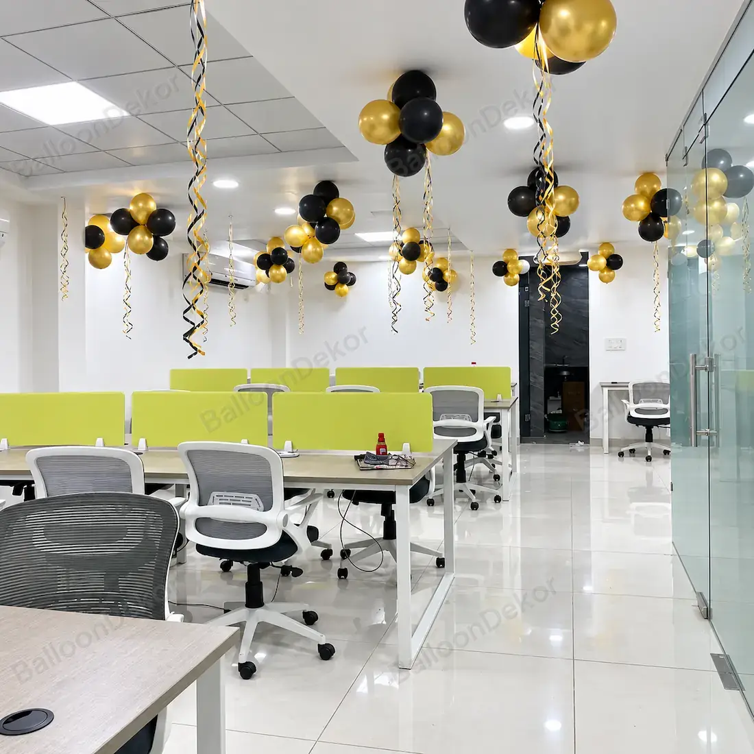 Office Entrance Decor with Balloon Arch — thumbnail 2