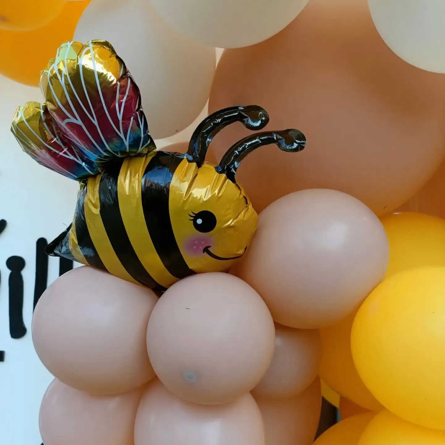 Outdoor Baby Shower Balloon Decoration — thumbnail 2